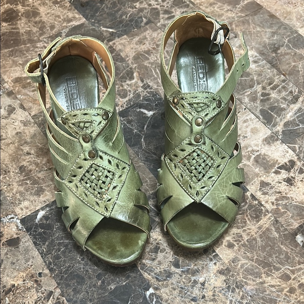 Bed Stu Green Leather Sandals